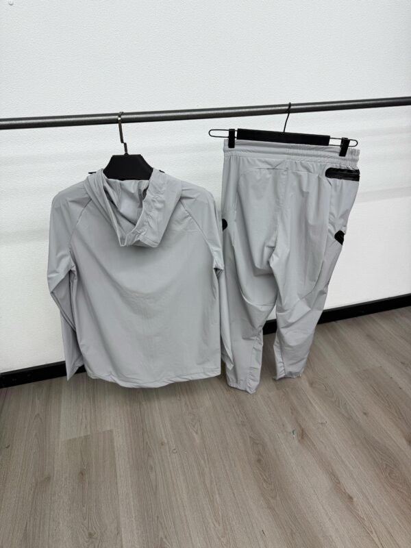 Under Armour Trainingspak Licht Grijs - Image 2