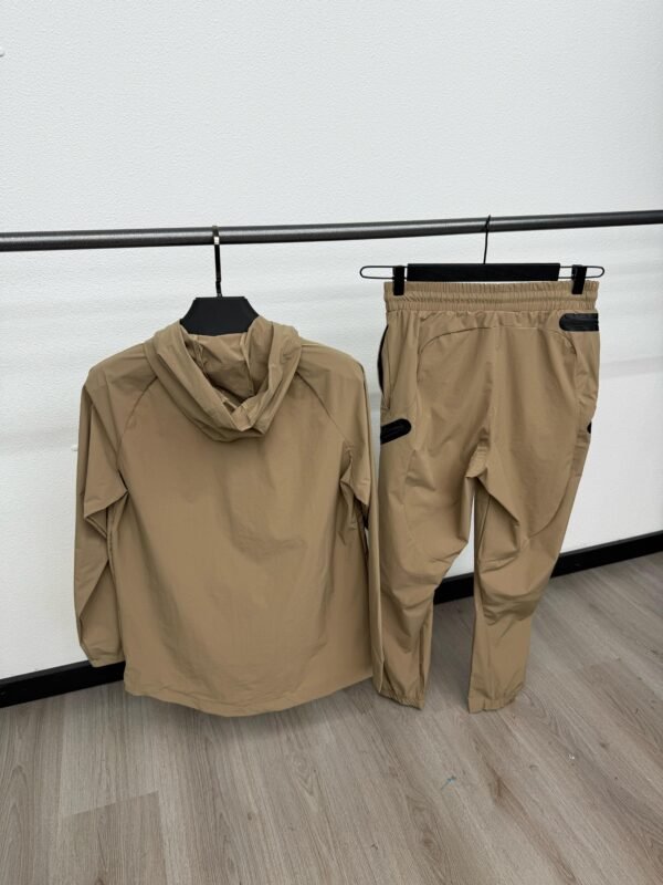Under Armour Trainingspak Brown - Image 2