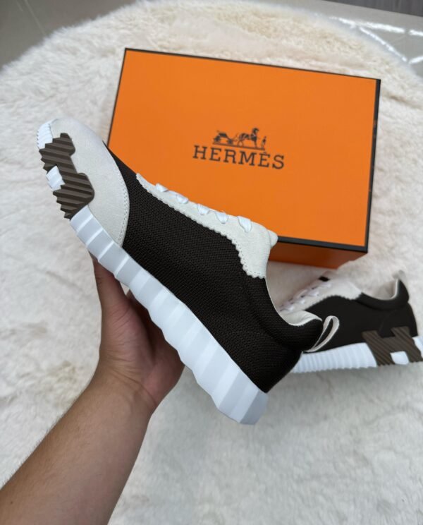 Hermes Bouncing White Brown Logo - Image 2