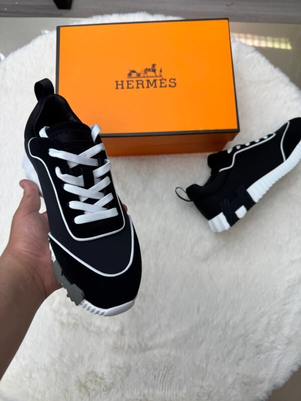 Hermes Bouncing Black White Lines - Image 3