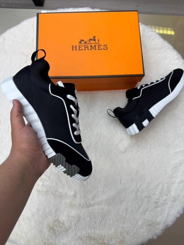 Hermes Bouncing Black White Lines - Image 2