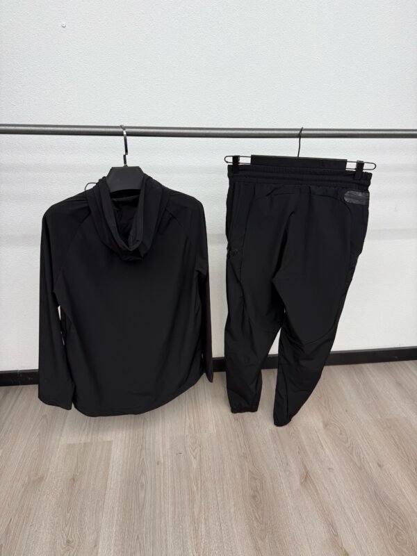Under Armour Trainingspak Black on Black - Image 2