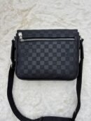 Louis Vuitton Messenger Bag Black on Black Rits