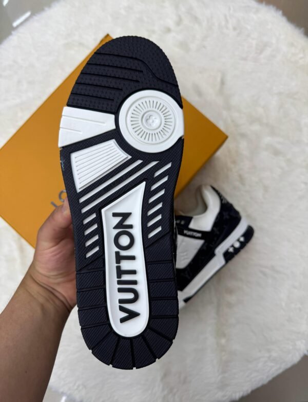 Louis Vuitton Trainers Black - Image 3