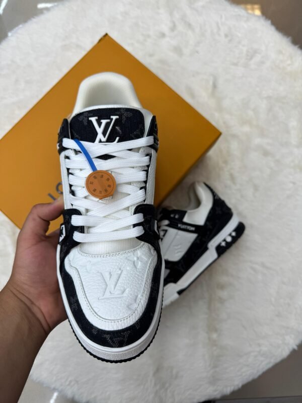 Louis Vuitton Trainers Black - Image 2