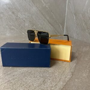 Louis Vuitton Evidence Metal Square Zonnebril