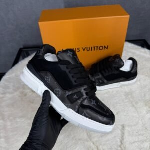 Louis Vuitton Runners Black White