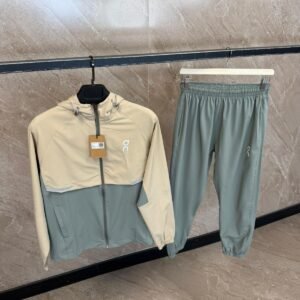 On Running Core Trainingspak Beige / Grey