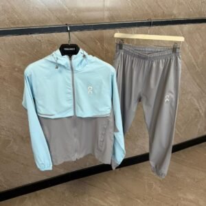 On Running Core Trainingspak Light Blue / Grey