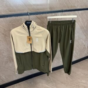On Running Core Trainingspak Beige / Green