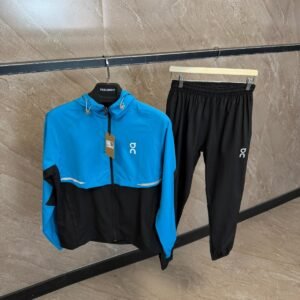 On Running Core Trainingspak Blue / Black