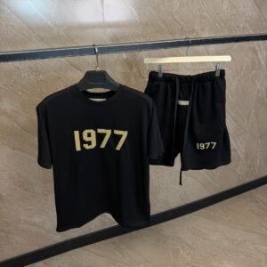 Essential 1977 Black Summerset