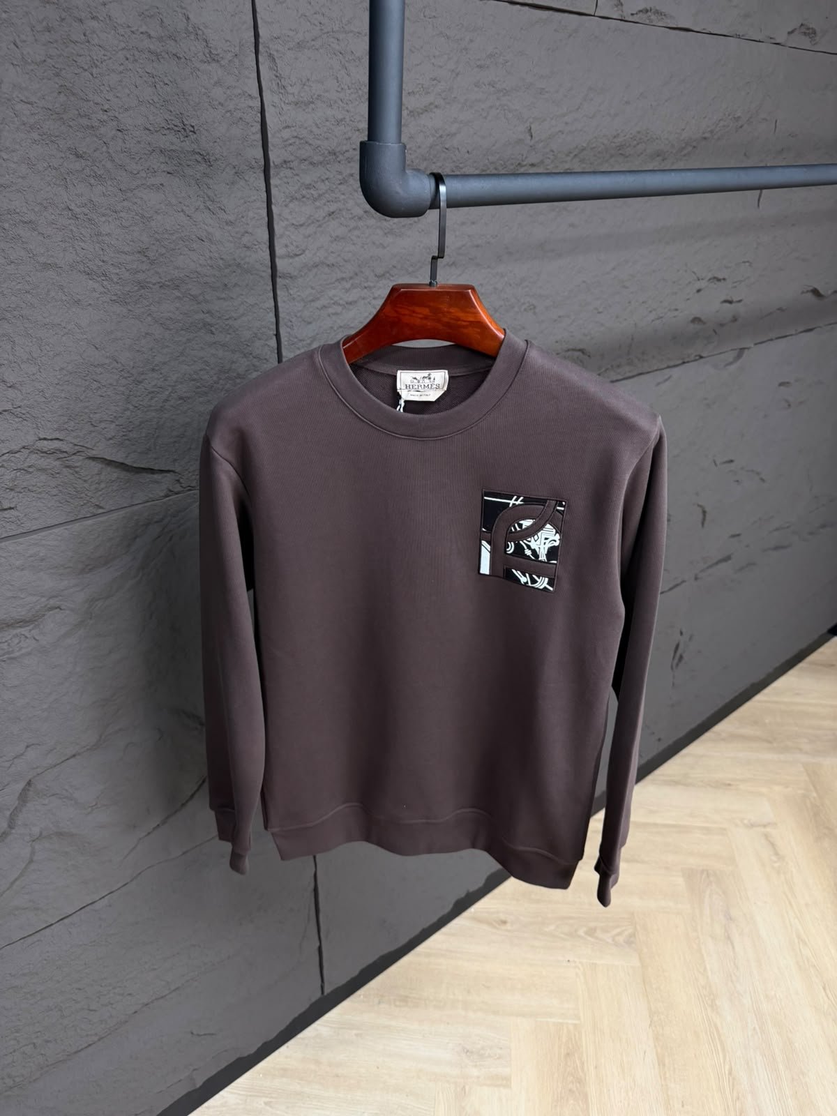 hrms (1) Hermes Brown Sweater - Afbeelding 1