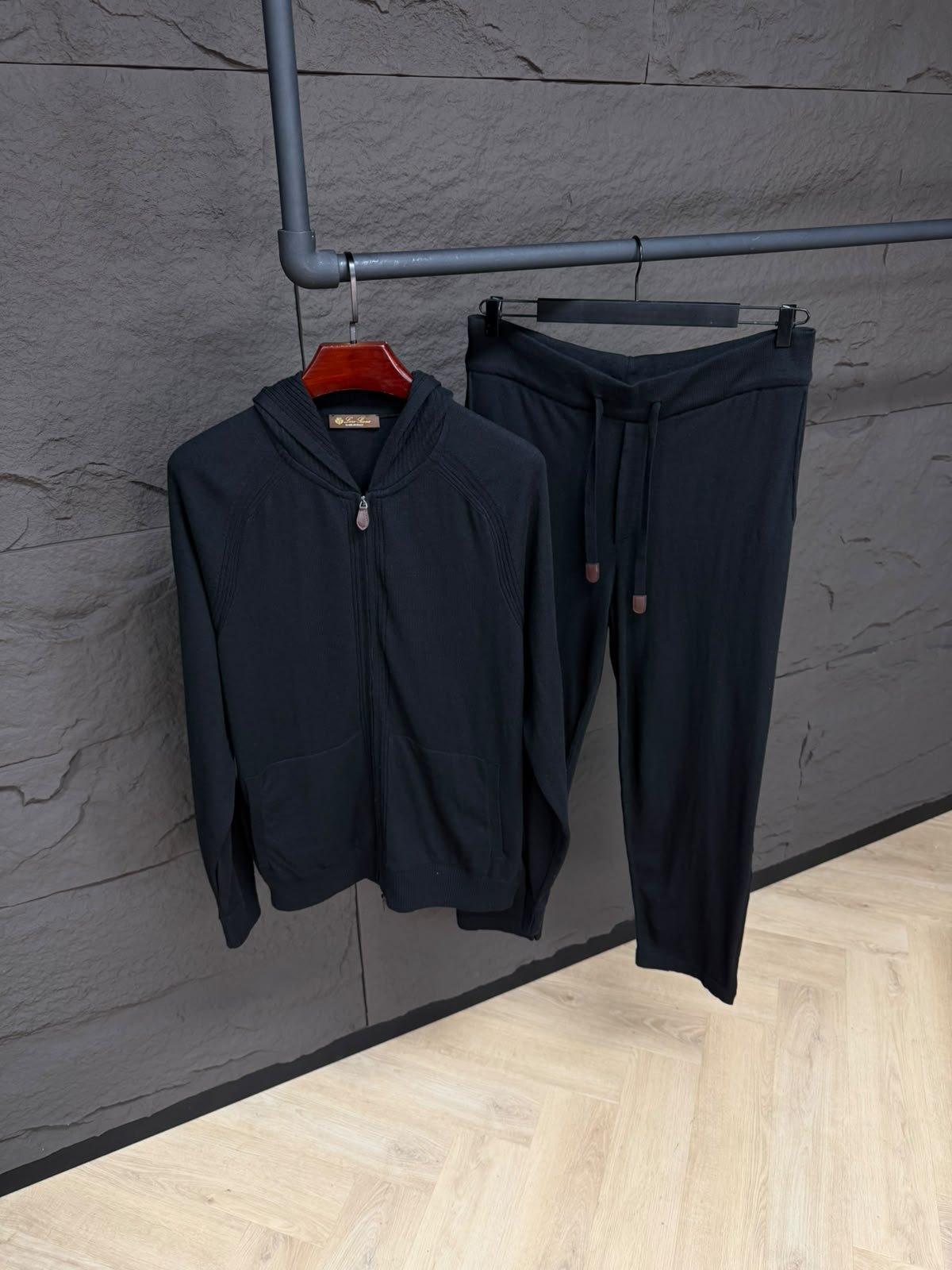 lpcashzwart (2) Loro Piana Merano Cashmere Tracksuit Black High Quality - Afbeelding 1