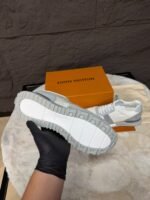 Louis Vuitton Run Away Sneakers Beige - Afbeelding 4