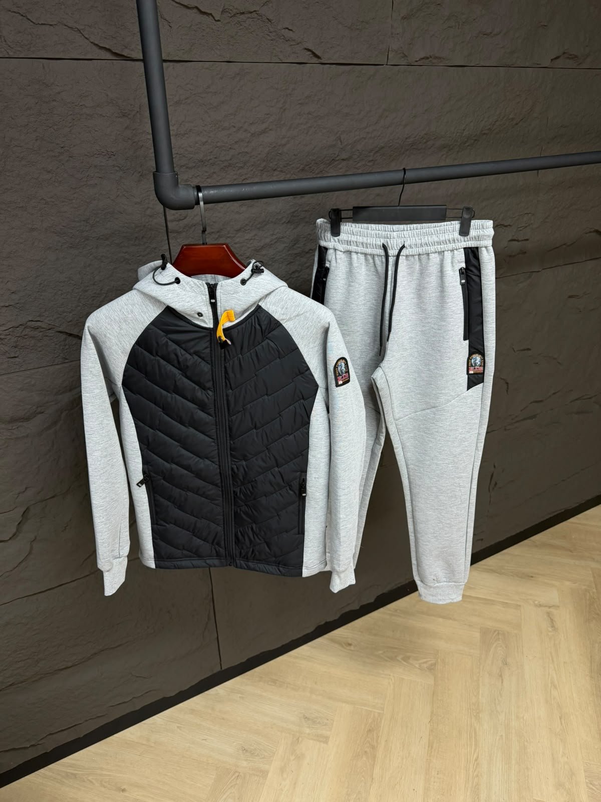 pjsgrijszwart (2) Parajumpers Grijs / Zwart Trainingspak - Afbeelding 1