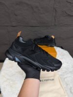 Louis Vuitton Tatic Knit Sneakers Black on Black - Afbeelding 2